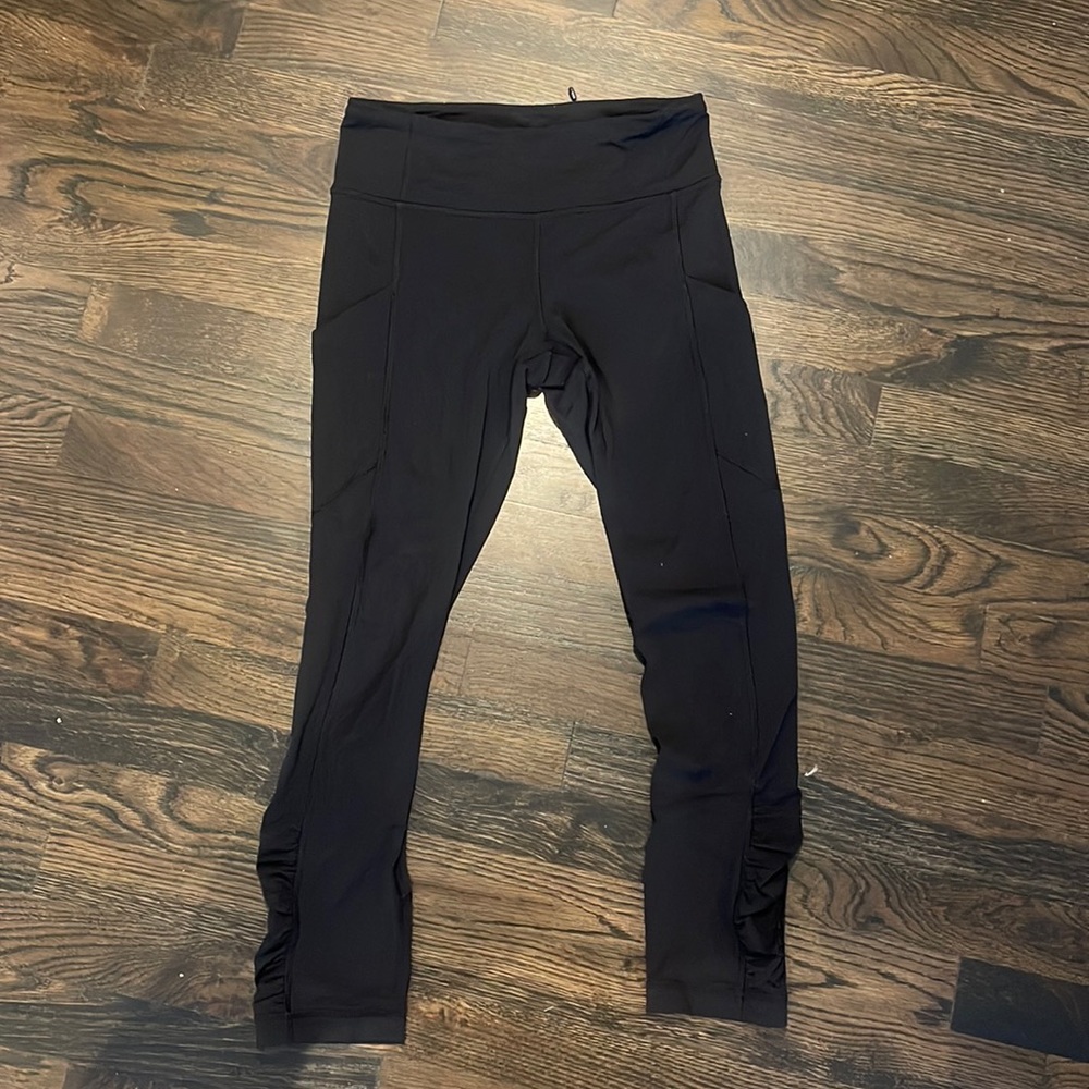 Lululemon Black Leggings size 4 - rouching at the ankle with pockets